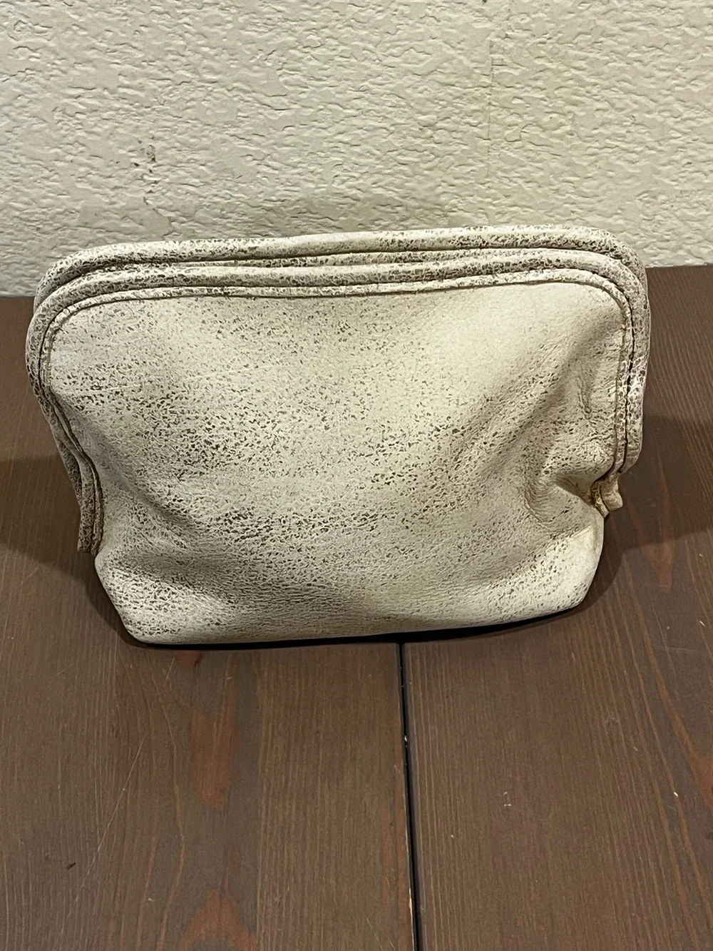 HOBO Leather Makeup Bag Travel Pouch Mesh Zip Pockets Floral Lining Metallic